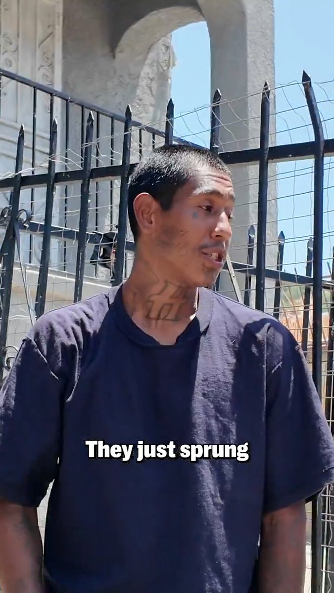 "ICE is just driving around Los Angeles and racially profiling people." 📹 jordan jonah valdez is @jonahmv.bsky.social Community Defense Groups Take the Last Stand Against ICE in LA: