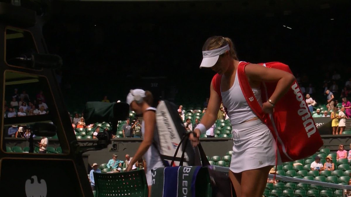 The doors are open 🚪 Iga Swiatek and Caty McNally take to Centre Court for their second round meeting 🤝 #Wimbledon