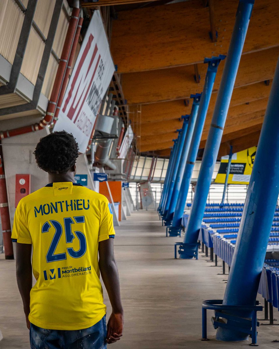 𝟭𝟲 𝗮𝗻𝘀, 𝟭𝟭 𝗺𝗼𝗶𝘀 𝗲𝘁 𝟭𝟱 𝗷𝗼𝘂𝗿𝘀... Victor Monthieu signe son premier contrat pro avec le FCSM 🦁🖊️ #MadeInSeloncourt