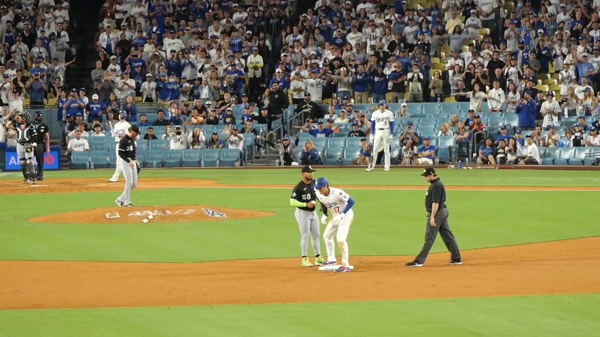 昨日大谷さん盗塁成功した後 隠し球警戒したのか すごいボール見つめてた😂⚾️