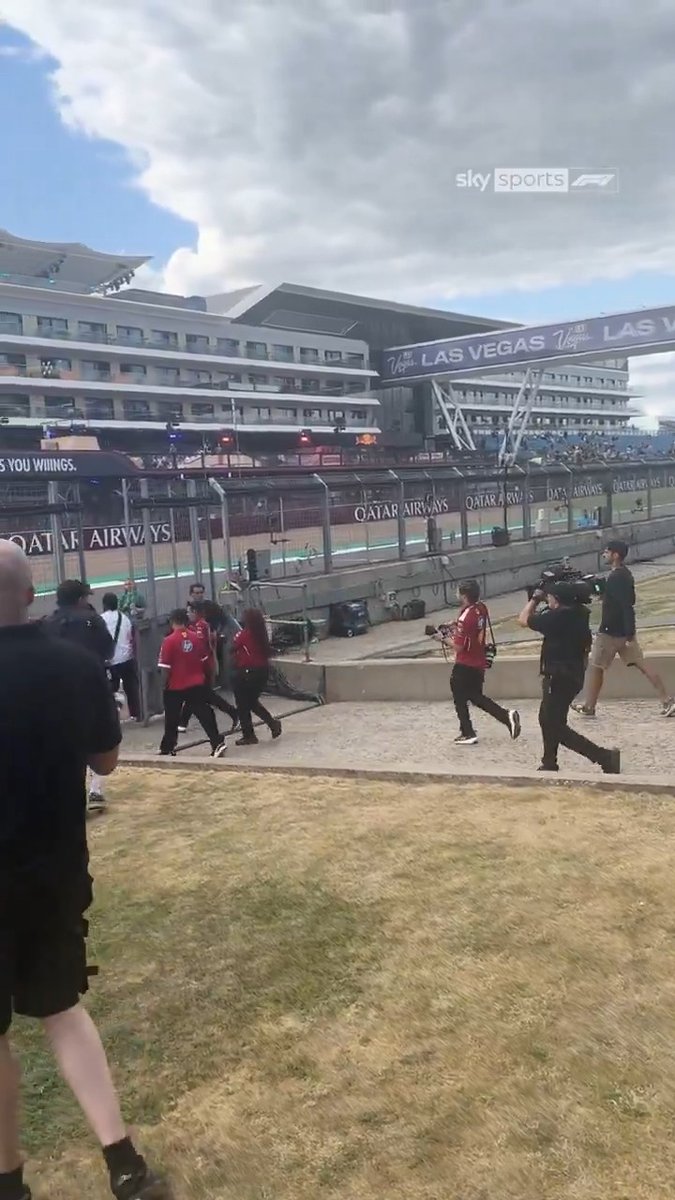 Quite the reception for Lewis at Silverstone 🥹🇬🇧👏