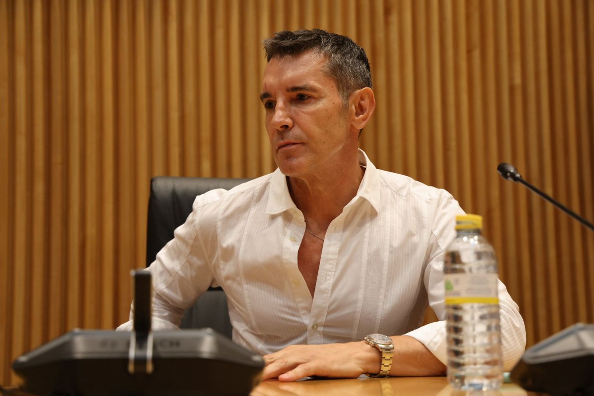 El PP mandó al Constitucional el matrimonio igualitario. Y cuando se aprobó, se empezaron a casar todos los maricones del partido. 🏳️🌈 @JesusVazquez en la jornada '20 años de matrimonio igualitario'