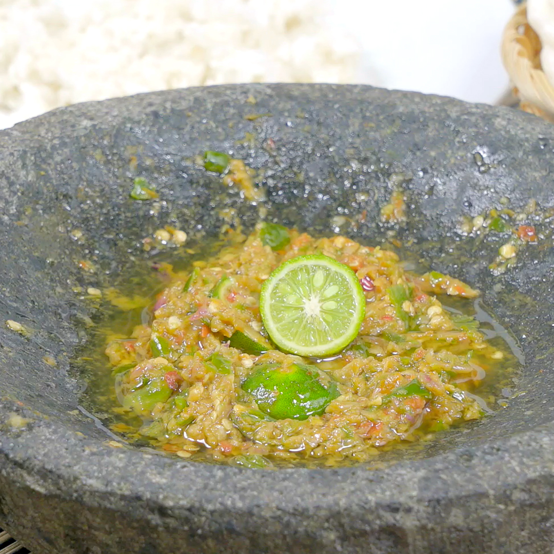 Gak bisa sih kaya gini! Sambel ini rasanya bener-bener ENAK BANGET asliiiiii😠😤