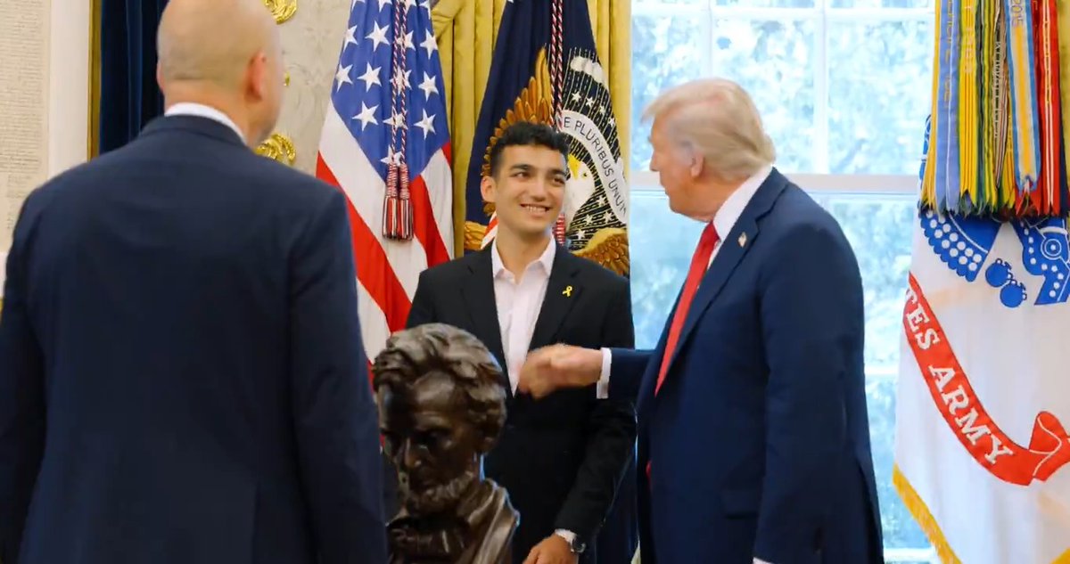 Today, Edan Alexander — held hostage by Hamas for 584 days — visited the Oval Office with his loved ones. His mother, Yael, shared: “Thank you for saving my son and bringing heart back to my family.” We remain committed to bringing every hostage home. 🇺🇸🎗️