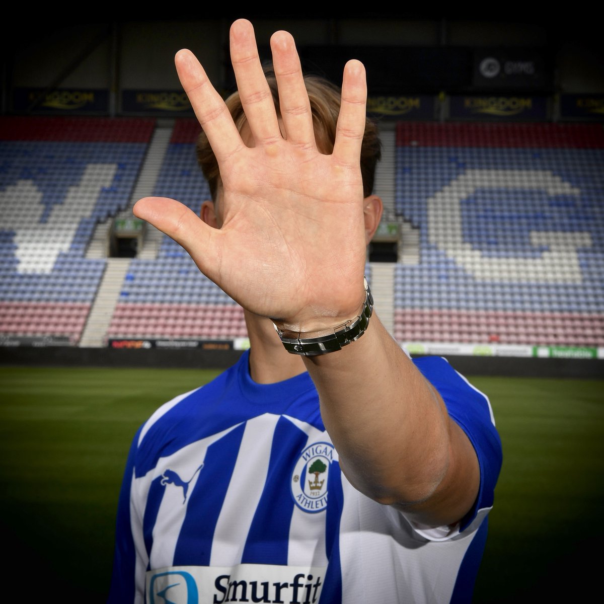 Wright, it’s time to reveal signing number ✋! #wafc 🔵⚪️