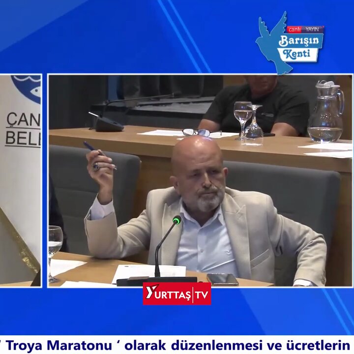 Çanakkale Belediye Meclisi'nde AKP'li üye "Türkiye bir hukuk devletidir" deyince, diğer üyeler kahkaha attı.