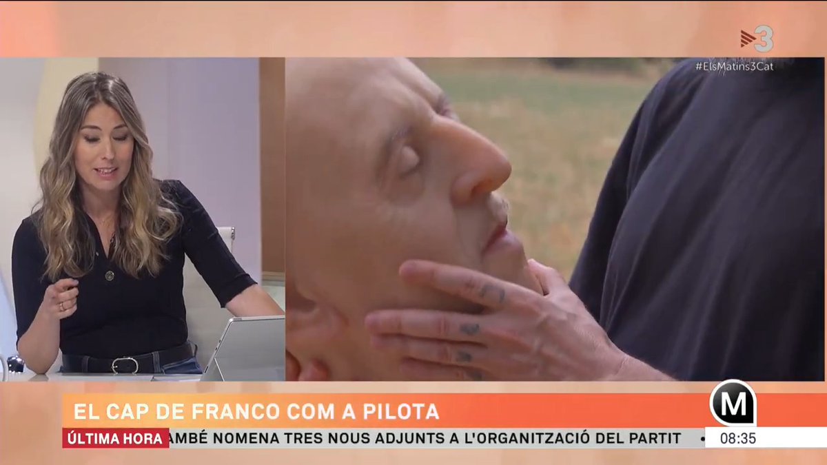 El artista Eugenio Merino ha organizado la performance La Copa del Generalísimo, un partido de fútbol cuya pelota es una cabeza del dictador genocida de Franco. Así patean su cabeza.