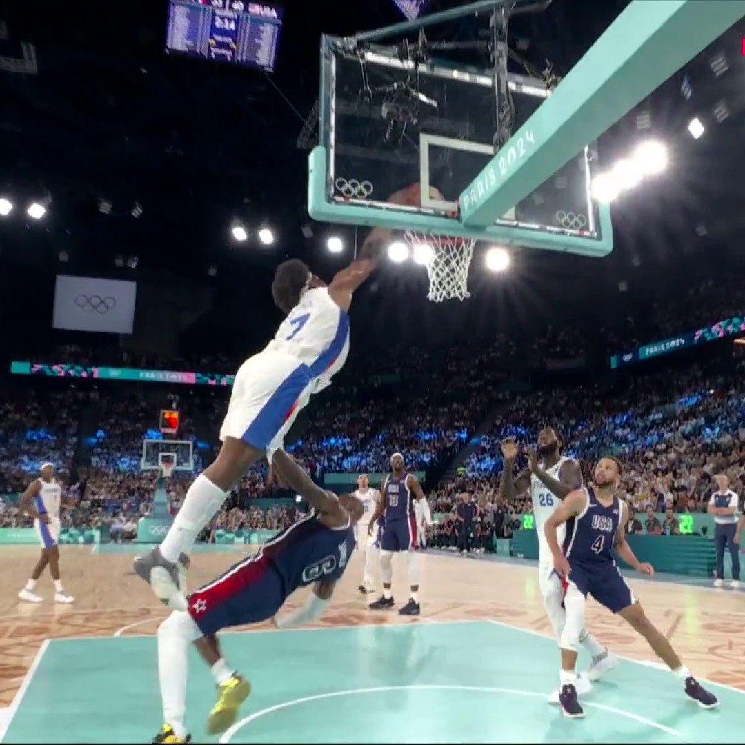 Bon allez, on se refait le dunk de Guerschon sur LeBron…juste pour le plaisir.