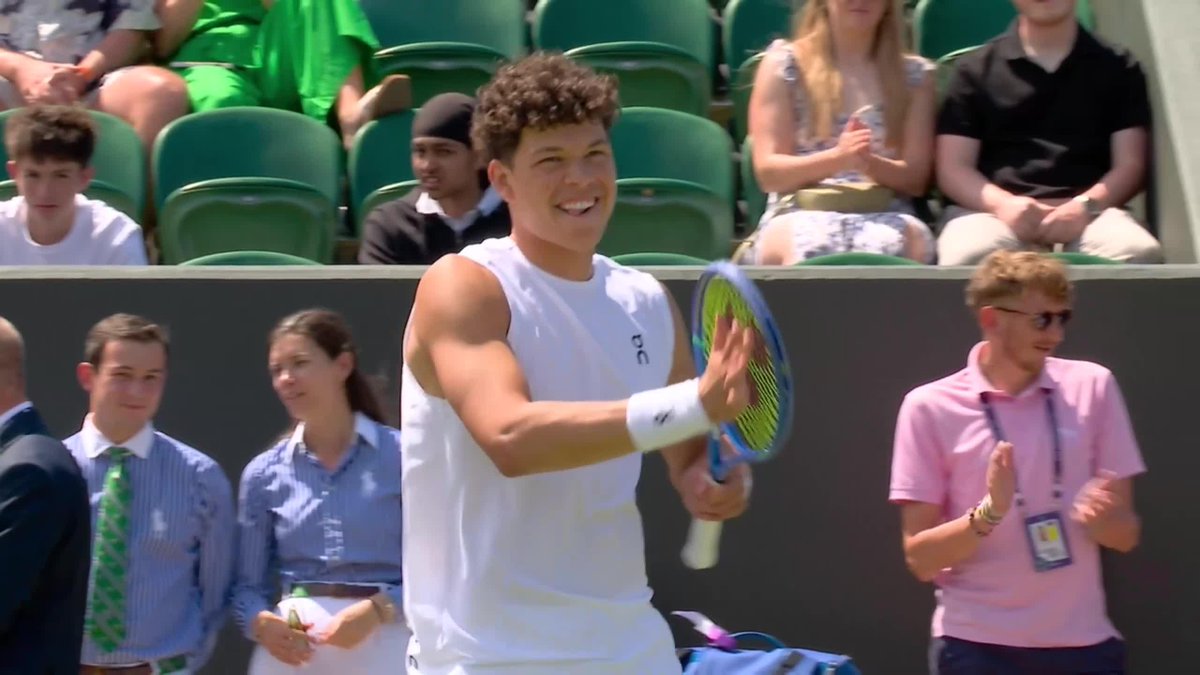Three aces and an unreturned second serve 🔥 It took Ben Shelton a little over a minute to finish his match that got suspended the day prior due to darkness 😤