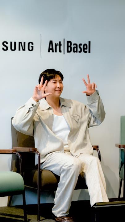 Step into RM's inspiring journey as Samsung Art TV global ambassador - where art's most thrilling moments unfold. #RM #RMofBTS #SamsungArtTV #SamsungArtStore #ArtBasel #Samsung