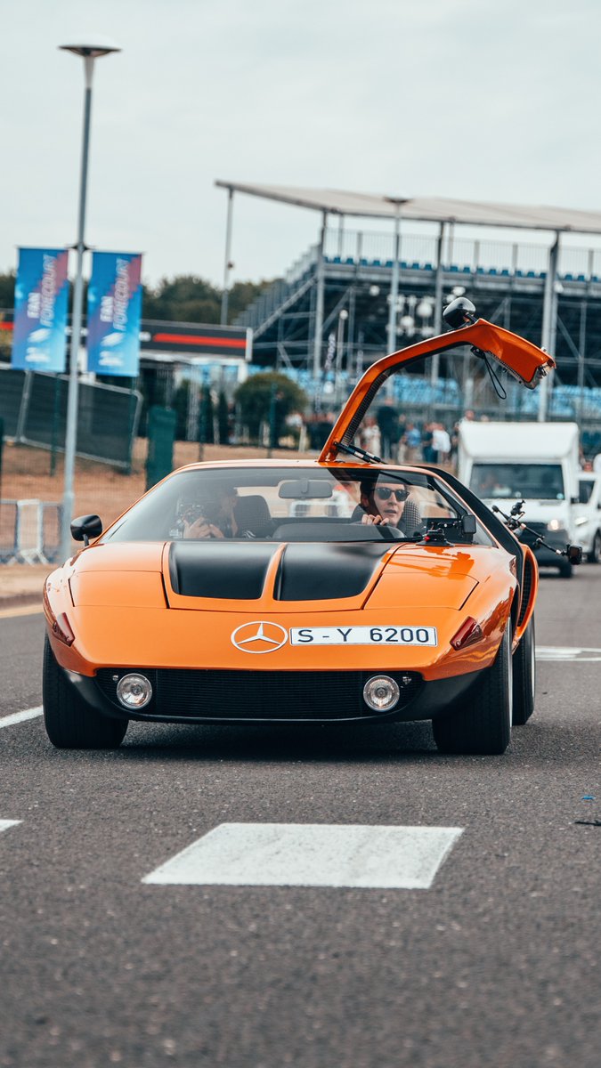 Turning heads in a true icon at Silverstone🧡