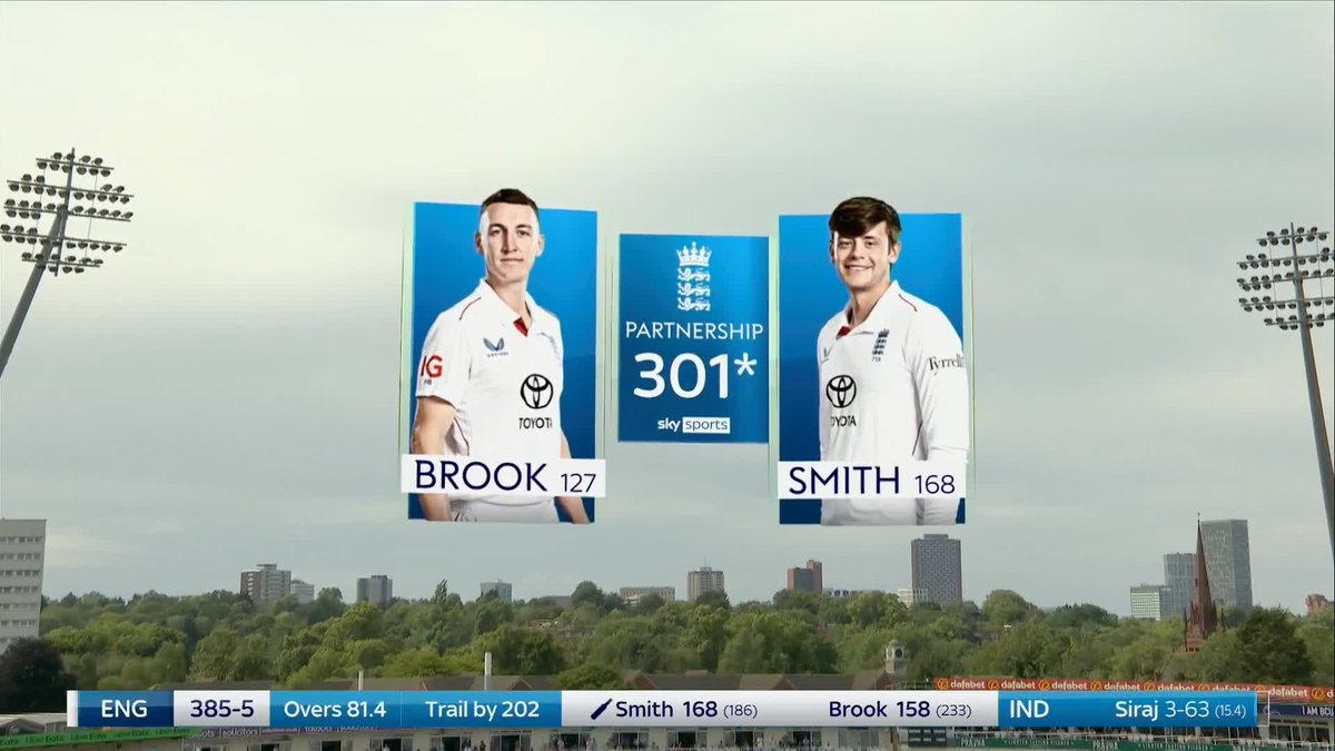 Jamie Smith brings up the 300-RUN PARTNERSHIP between himself and Harry Brook 🤯