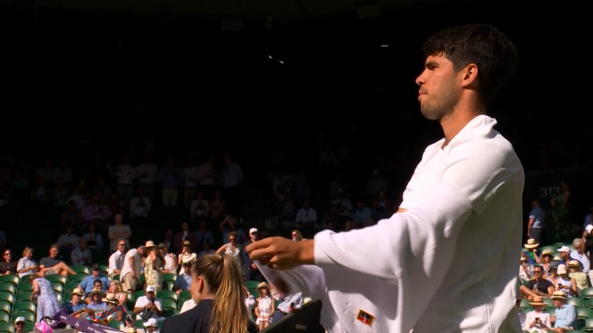 Ready for more? 🍿 Carlos Alcaraz and Jan-Lennard Struff arrive to Centre Court with a place in the 4R on the line 👀 #Wimbledon