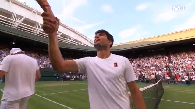 💫 Carlos Alcaraz vence a Struff y se medirá a Rublev en cuarta ronda. #LaPistaDelTenis #Wimbledon