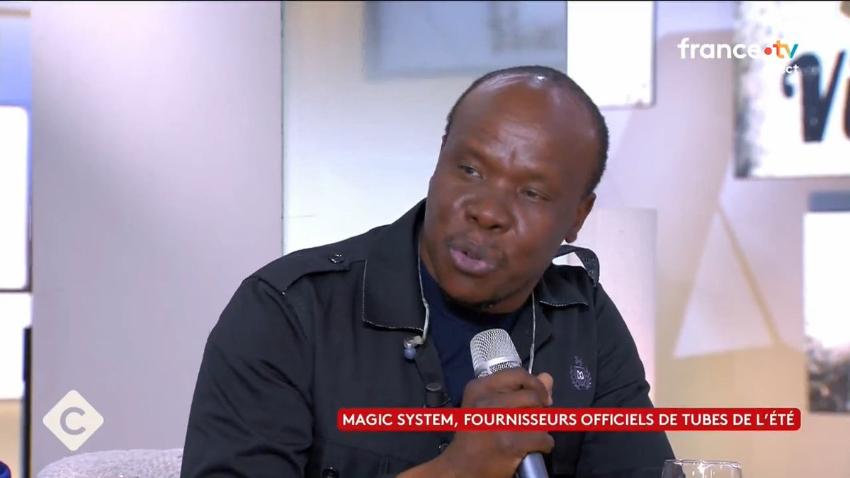 « On arrivait à un concours télé, on n’avait pas les moyens de se coudre des uniformes. Mais on avait participé au marathon d’Abidjan, sponsorisé par une marque de bouillon… » L’origine du nom du groupe Magic System par A’Salfo dans #CàVous ⬇️