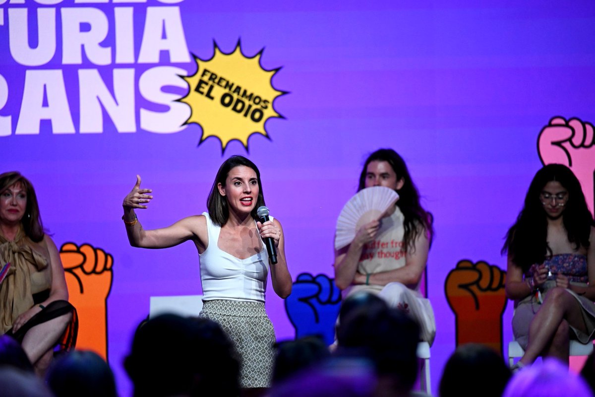 "Gracias a todos, a todas y a todes por estar en este acto político que es también una celebración de lo que hemos conquistado. Vamos a seguir juntas para llegar mucho más lejos". 🎥 Irene Montero