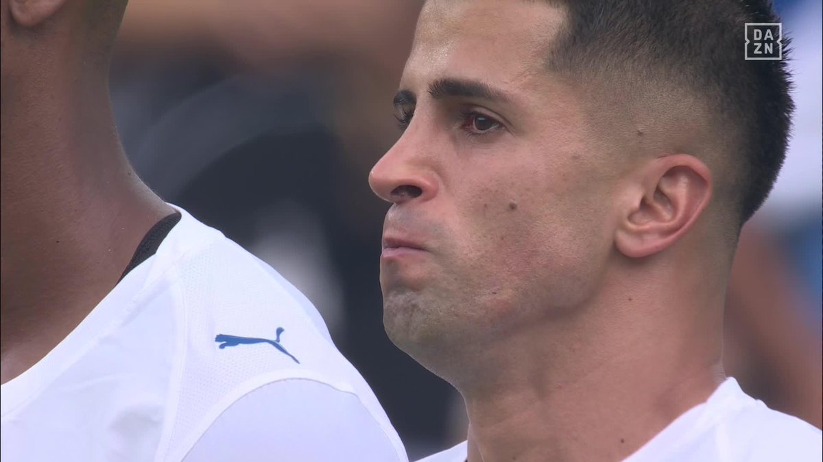 In remembrance of Diogo Jota and André Silva, a minute of silence was observed. 🤍