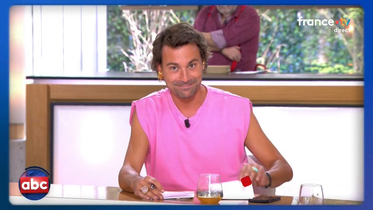Entre le mercato dingue et la canicule, Bertrand fait des rêves très étranges… où les chroniqueurs de #CàVous sont remplacés par les stars de l’ABC. N’est-ce pas, Xavier Bertrand ? 😂 L’ABC de Bertrand Chameroy en intégralité :