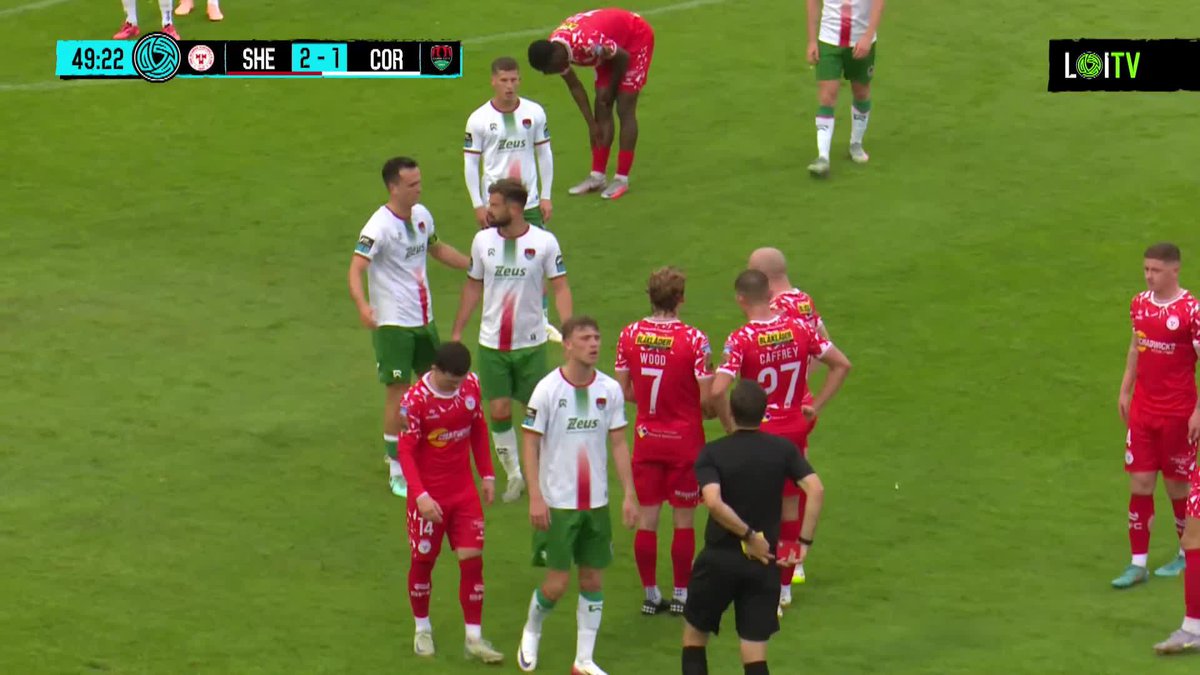 Cork City are down to ten🤯 Charlie Lyons has been sent off.