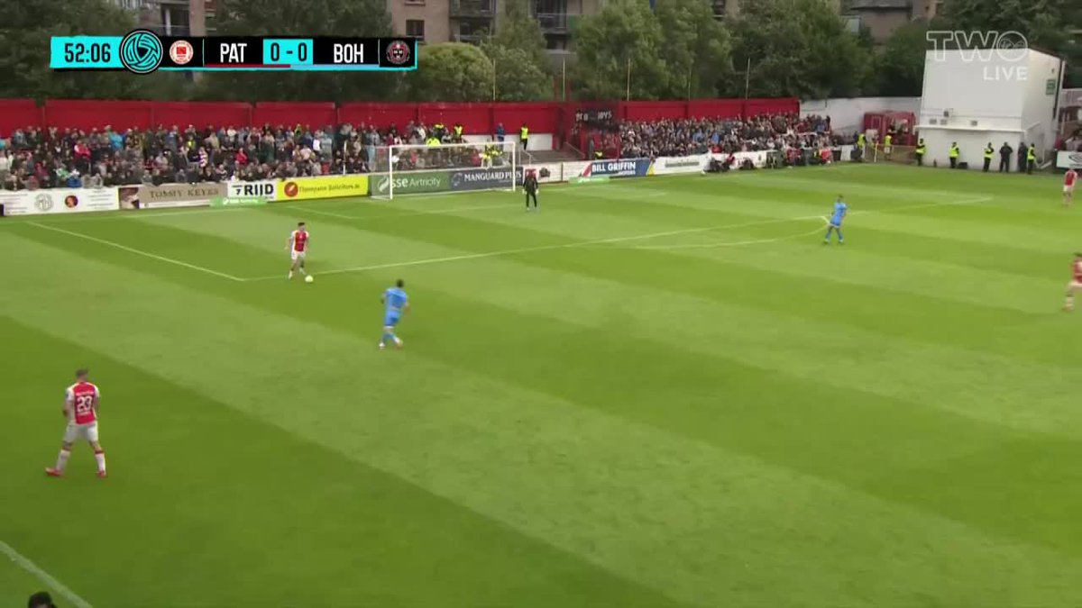 Simon Power has the ball in the net but it's ruled out for offside. Looks a really close call.