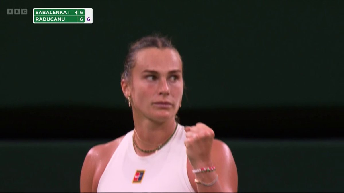 🗣 "Are you kidding me?!?" 🤯 Aryna Sabalenka playing this shot in a nervy tie-break... 😮‍💨 The first set belongs to the world number one 🌍1️⃣ #Wimbledon