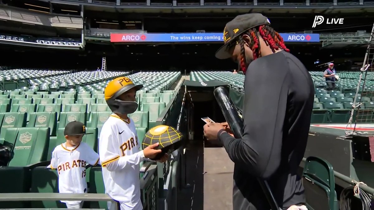 The ultimate win-win trade 🥹 10-year-old Bucco fan Raihan Echevarria swapped a 3D-printed Spider-Man mask in exchange for a bat and gloves from Oneil Cruz!