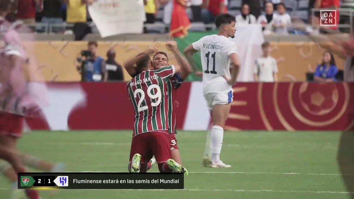 Termina el partido. El Flu vence a Al Hilal. Thiago Silva se arrodilla en el césped y no lo puede creer. Con 40 años, y tras regresar de su exitosa carrera en Europa, llevó al equipo de su infancia a Semis del Mundial de Clubes. Dame siempre a Thiago.