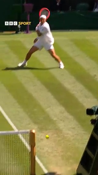 🗣 "I don't believe that!" 😲 Mattia Bellucci hit this return around the side of the net with interest! 🎾💨 #Wimbledon