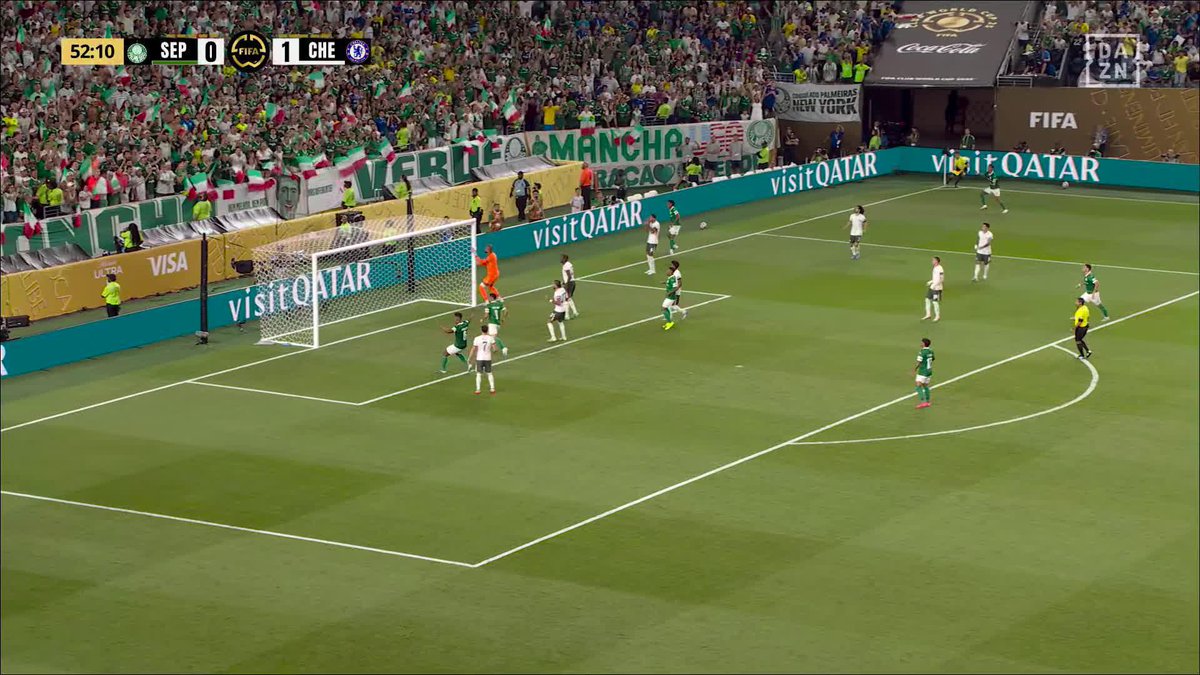 FROM A NEARLY IMPOSSIBLE ANGLE! ESTÊVÃO scores a massive goal, first one in the tournament and against the club he's joining! SE Palmeiras 1 - Chelsea FC 1