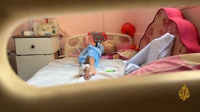 نتيجة استمرار الحرب ومنع الاحتلال الإسرائيلي إدخال الطعام والدواء.. معاناة الأطفال في قطاع #غزة تشتد بسبب سوء التغذية الحاد | تقرير: هاني الشاعر #حرب_غزة #الأخبار