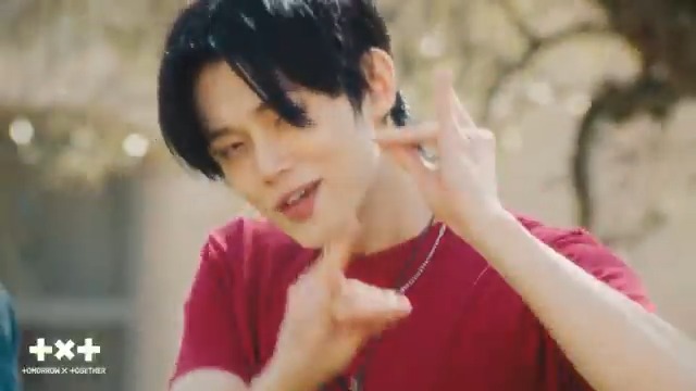 『THE MUSIC DAY 2025』をご覧のみなさん💖 #TOMORROW_X_TOGETHER が披露した「Love Language」、いかがでしたか？✨ 初めて知った方も、気になった方も、ぜひチェックしてください🪄 🎬MVはこちら▼ Official MV ( この後も #TAEHYUN と #HUENINGKAI のカバーステージをお見逃しなく🎶 #TXT #LoveLanguage #Whats_Your_LoveLanguage #THEMUSICDAY #TMD2025 #TXTと過ごす夏