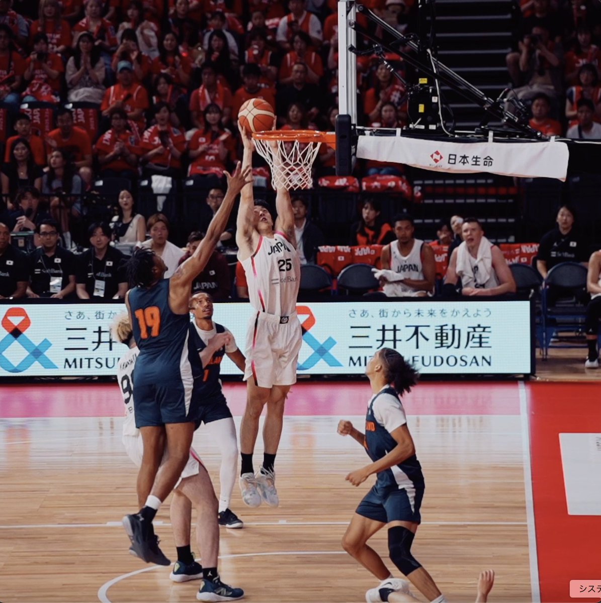 今日の日本代表で特に収穫があったのは川島悠翔のリバウンド 19分でチーム最多の13リバウンド しかもOFリバウンドが4もあります リバウンドセンスはもちろん､垂直跳びがNBAグローバルアカデミーで1番だったようなので、ホーキンソンのリバウンドの負担を軽減してくれそうです