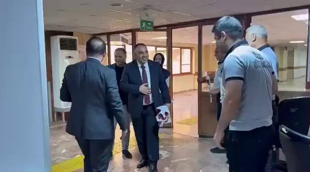 Biri ilçe başkanı diğeri MKYK üyesi… Şanlıurfa’nın 14 vekilden daha iyi çalıştıklarını düşünüyorum. Haliliye ilçe başkanı MUSTAFA BAĞMANCI MKYK üyesi Mehmet Ali KURT halktan kopuk siyaset siyaset değildir.