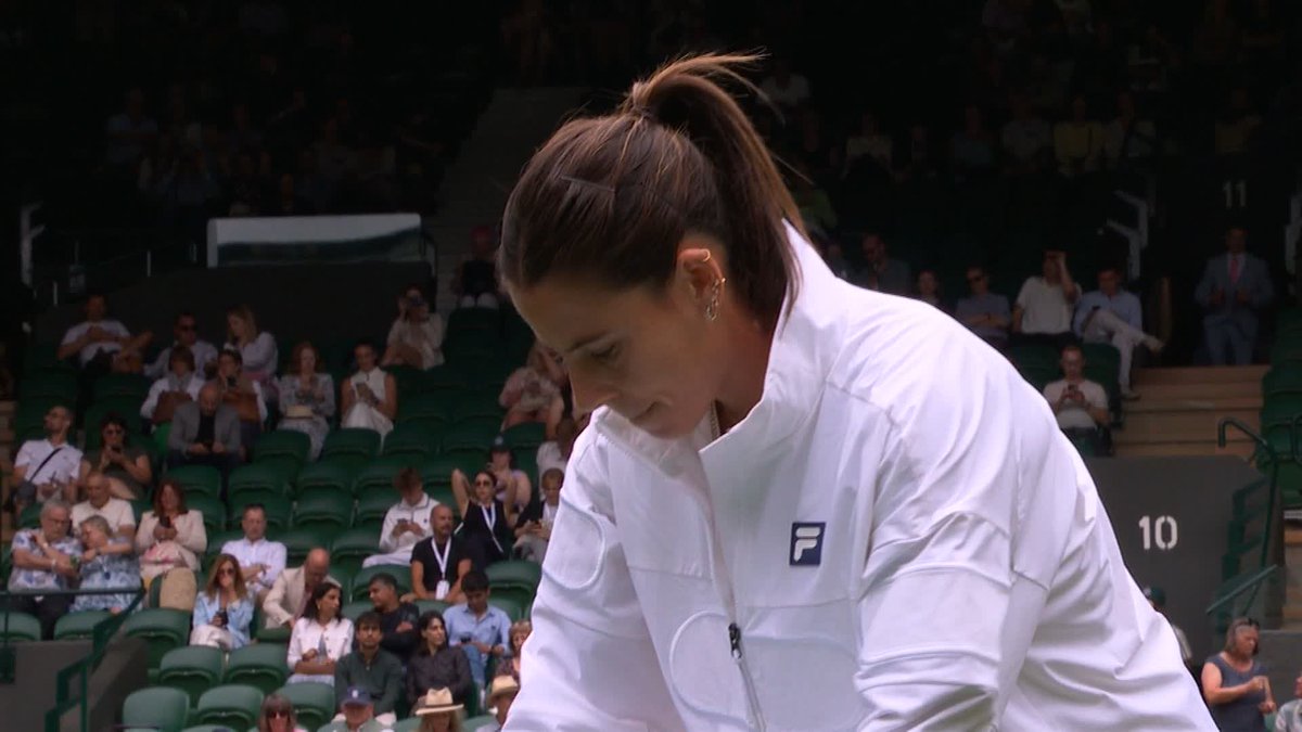 The defending champion 🆚 the No.10 seed It's time for Barbora Krejcikova and Emma Navarro to take to No.1 Court for their third round meeting 🤝 #Wimbledon