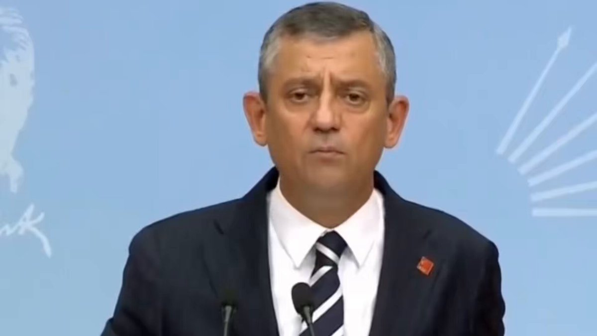 Özgür Özel Yine Vandallık Peşinde Başkan Erdoğan’a Tehditler Savurdu "Sokağa davet edeceğim günü ben bilirim o gün sen ne hale düşeceğini görürsün. Bana bu milleti sokağa davet ettirme!"
