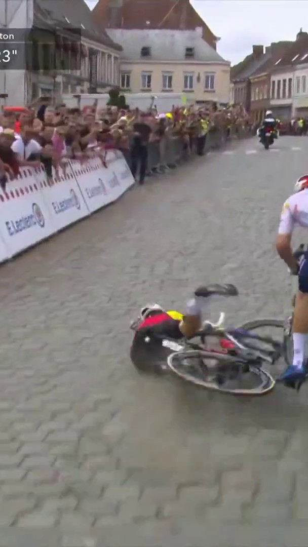Rewatching the full sprint from @eurosport_it video that started early - B. Thomas attempted to obstruct the opponent multiple times. Should not be relegated because it's not 5.1 but 6.1 as sprint was not launched.