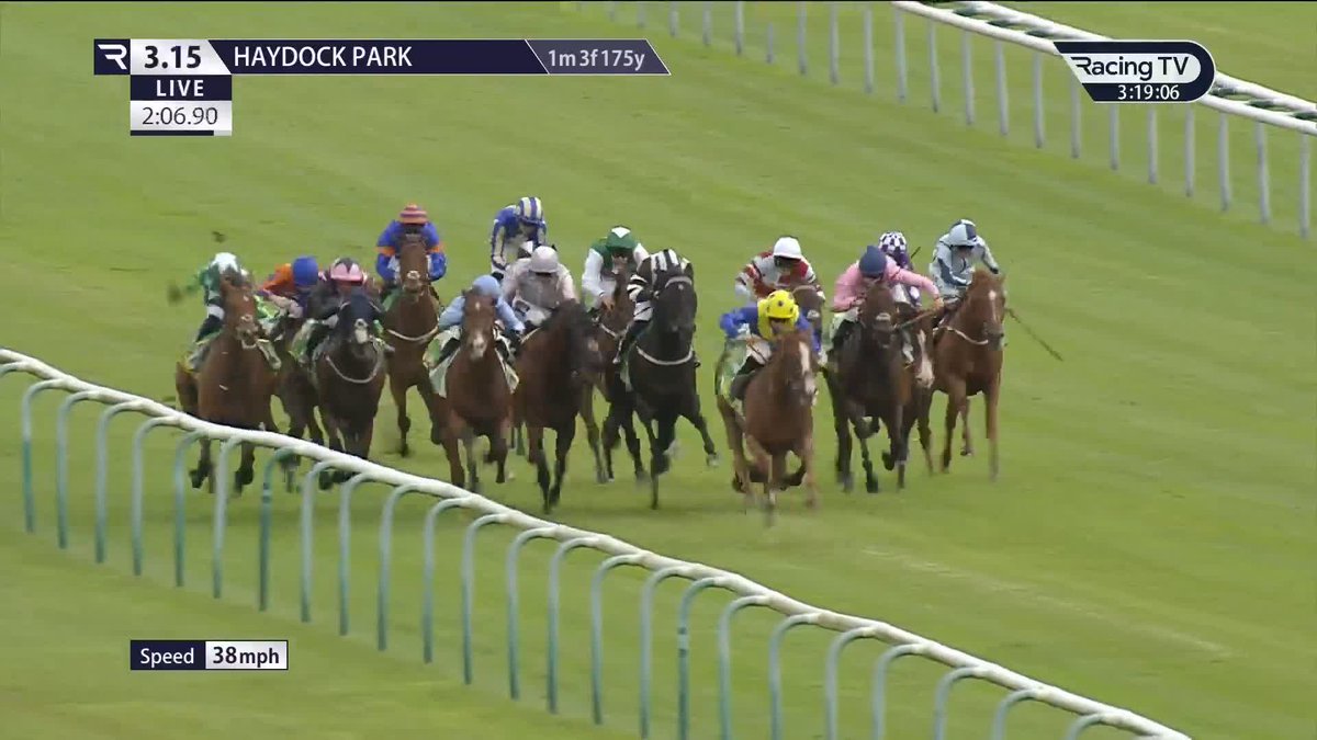 ⚡️ BOLTED UP ⚡️ Plage De Havre turns the competitive bet365 Old Newton Cup Handicap into a procession. What a season Andrew Balding is having! 🔵🟡 Haydock Park Races