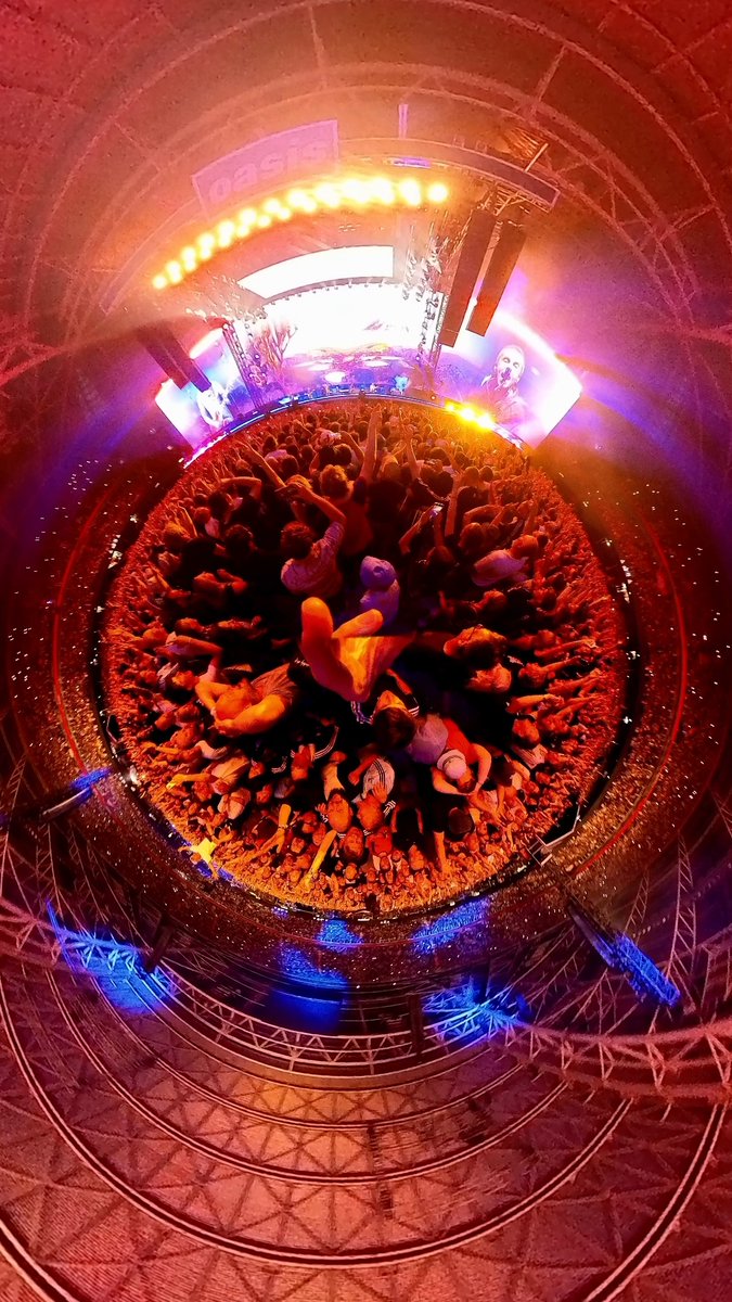 A 360° view of 'Champagne Supernova' from Oasis first reunion gig in Cardiff. Pure euphoria. 🙌