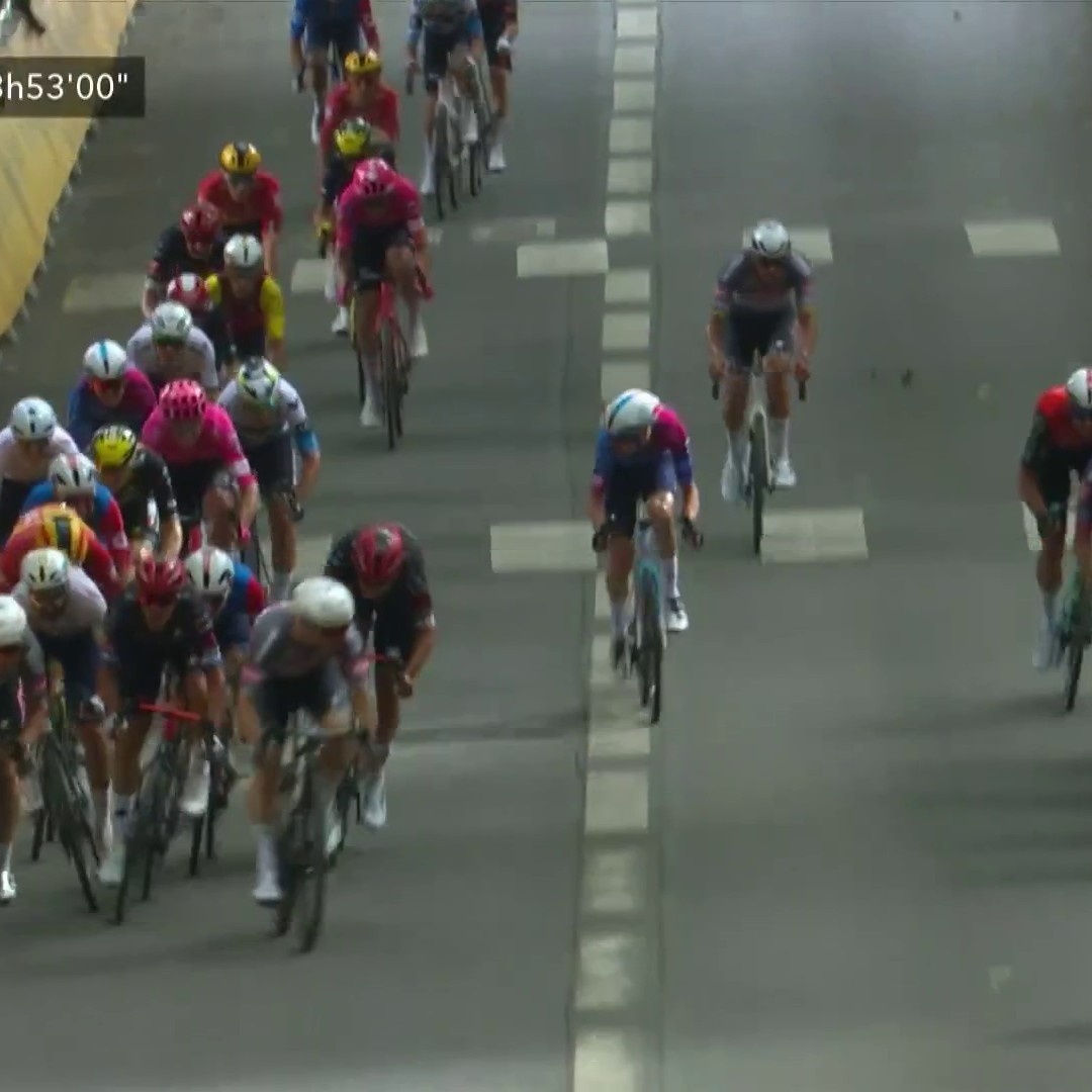 Jasper Philipsen times it to perfection to claim the first yellow jersey of the Tour de France! Absolute chaos on the roads to Lille with crashes and crosswinds thinning the bunch right down.