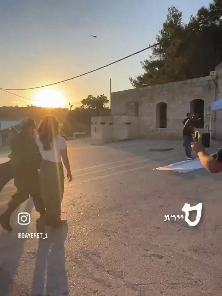 An IDF soldier proposes marriage to his girlfriend at the base.