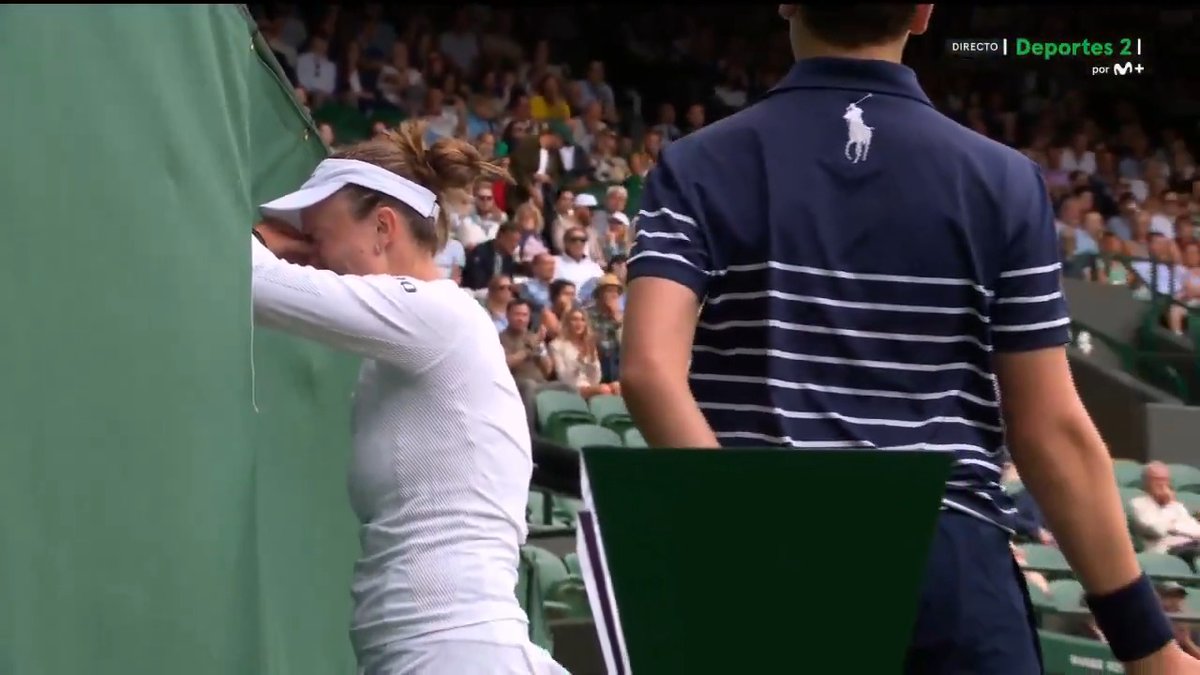 😰 Qué imagen tan dura... Las lágrimas de Krejcikova. #LaPistaDelTenis #Wimbledon