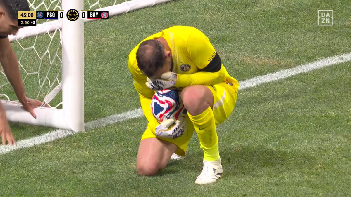 Donnarumma’s reaction to Musiala’s injury…