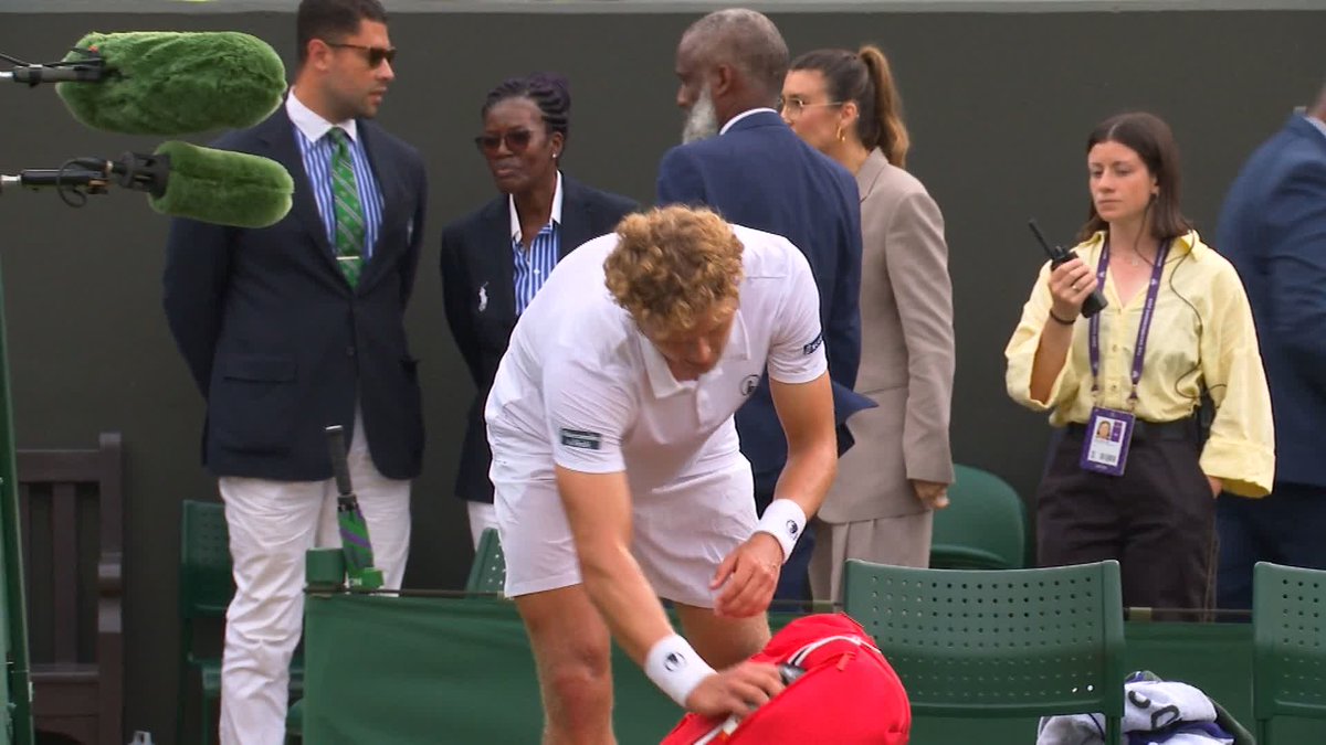 The demon gets it done 👏 Alex de Minaur defeats Dane August Holmgren 6-4, 7-6(5), 6-3 to move into the fourth round of The Championships for the third time 🤩 #Wimbledon