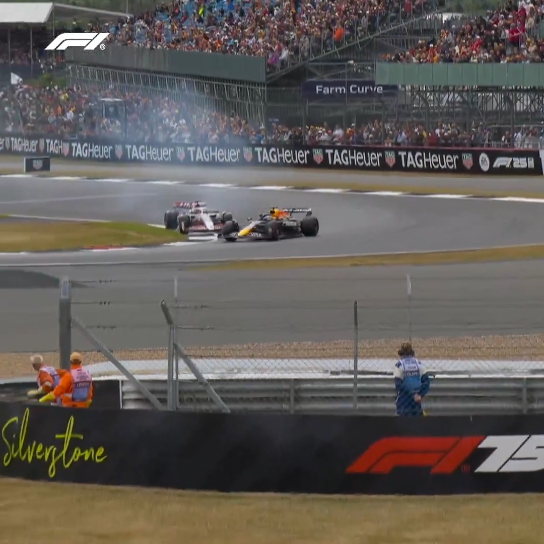 Ocon does his best to keep out of the way of Verstappen 😮 Watch all the best action from qualifying 🎥 #F1 #BritishGP