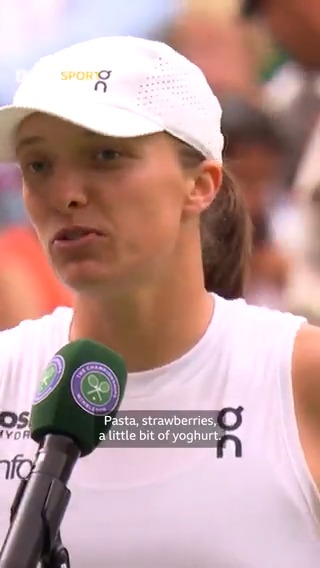 Iga Swaitek gave the crowd an unexpected food combination as a childhood favourite 😮 #Wimbledon