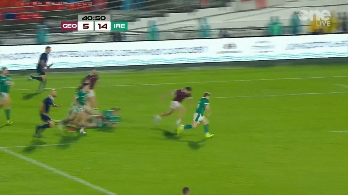 Lovely score this. Gav Coombes is having a cracking game tonight. Big impact on both sides of the ball and starts off this score from nothing. Could have easily just held onto it into contact here.