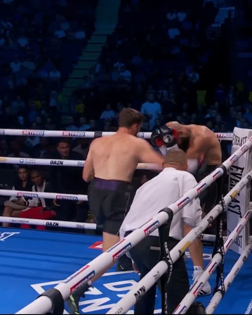 WOW! PAT BROWN TAKES OUT OAKFORD IN THE FIRST ROUND!