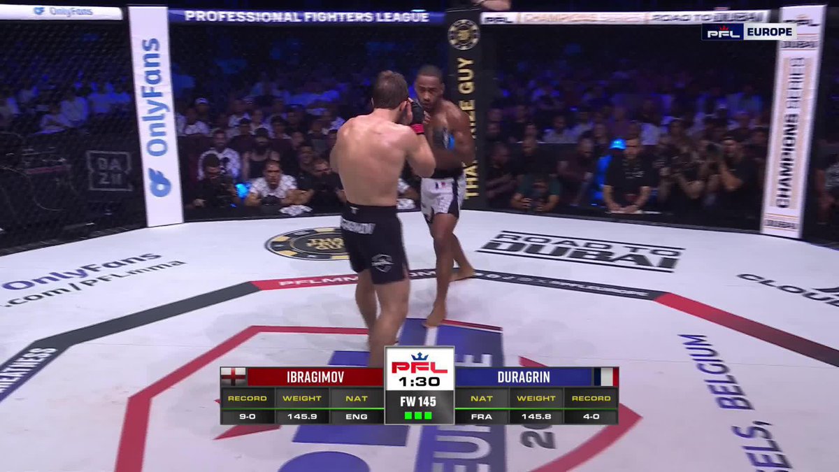 Le sprawl de Ibragim Ibragimov 🏴 sur la tentative de takedown de Mathys Duragrin 🇫🇷 Notre français s’incline malheureusement par décision unanime ( 30/27 ). #PFLBrussels