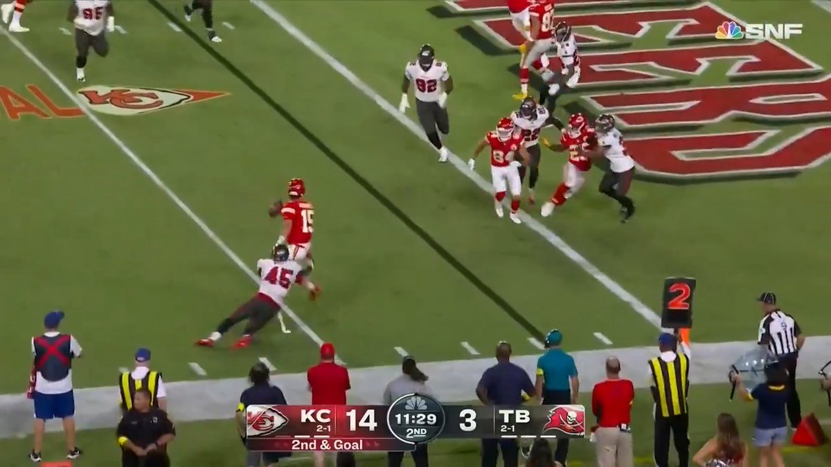.Patrick Mahomes II really is a magician out there 🪄