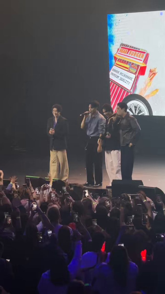 os pulinhos, eles estão tão felizes #TheheartkillersUSandLatamTour #TheHeartKillersFMinBrazil